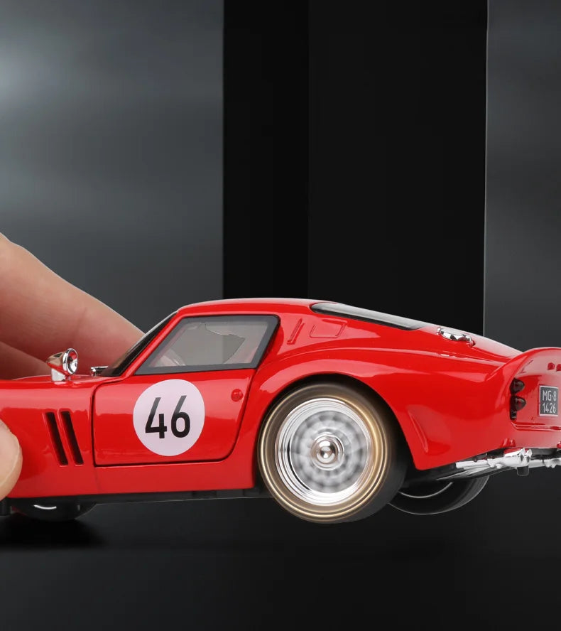 1:32 250 GTO Supercar Alloy Model Car Toy Diecasts Metal Casting Sound and Light Car Toys For Children Vehicle